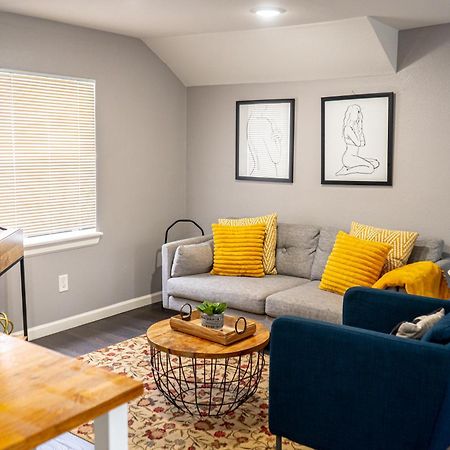 Super Cozy 2 Bedroom With Fast Wifi And Queen Bed Close To Downtown Houston!! Bagian luar foto