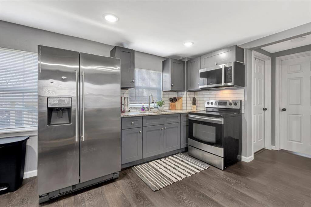Super Cozy 2 Bedroom With Fast Wifi And Queen Bed Close To Downtown Houston!! Bagian luar foto