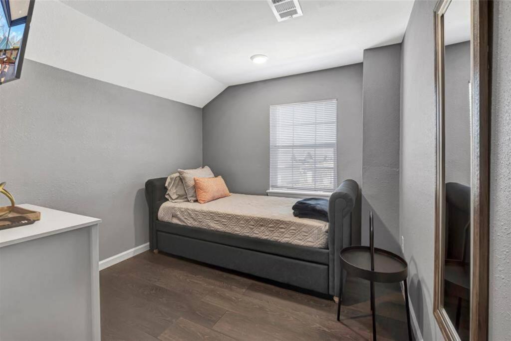 Super Cozy 2 Bedroom With Fast Wifi And Queen Bed Close To Downtown Houston!! Bagian luar foto