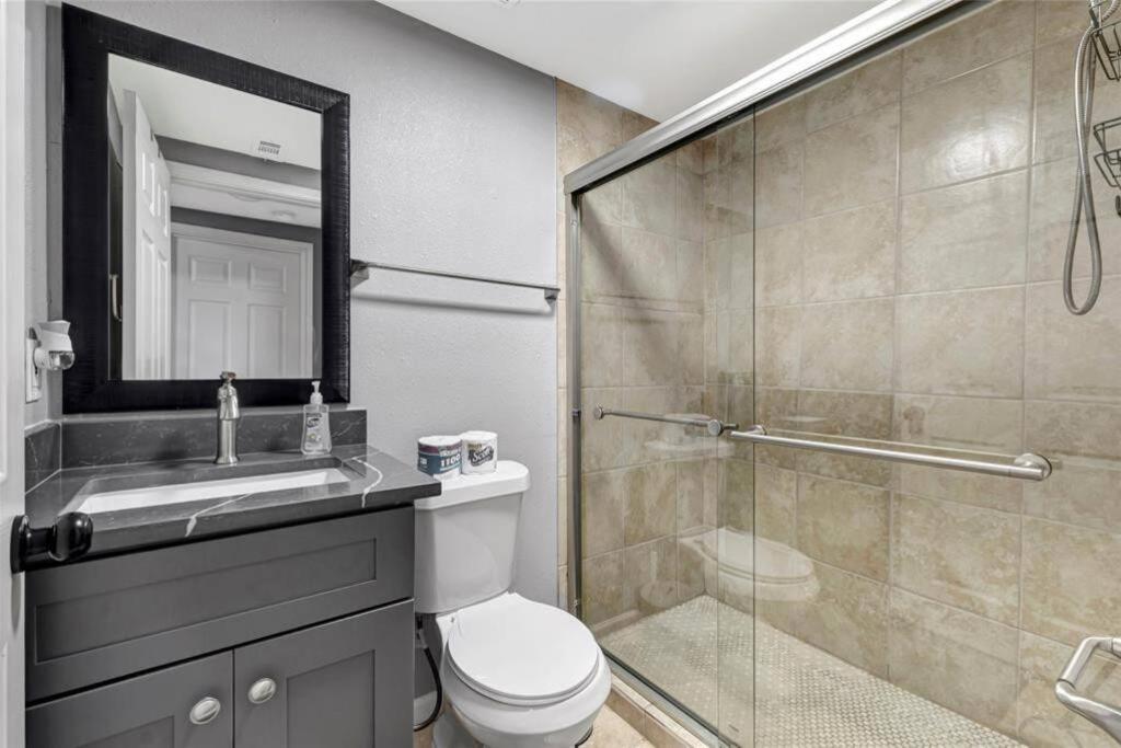 Super Cozy 2 Bedroom With Fast Wifi And Queen Bed Close To Downtown Houston!! Bagian luar foto
