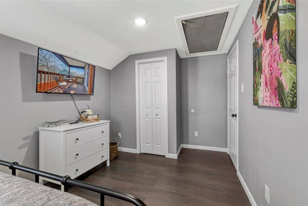 Super Cozy 2 Bedroom With Fast Wifi And Queen Bed Close To Downtown Houston!! Bagian luar foto